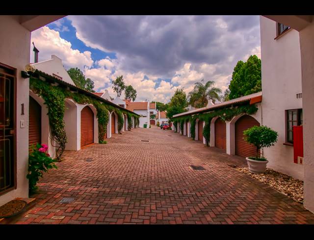 1 BEDROOM APARTMENT FOR SALE IN BRYANSTON